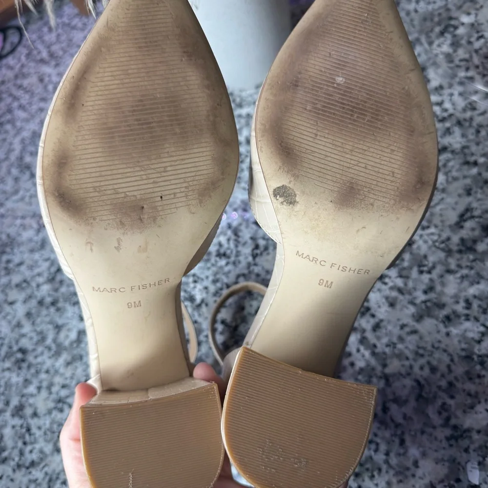 Marc Fisher EUC Gilson Faux Croc Leather Elegant Cream Block Heel Pumps Size 9 - Picture 9 of 10